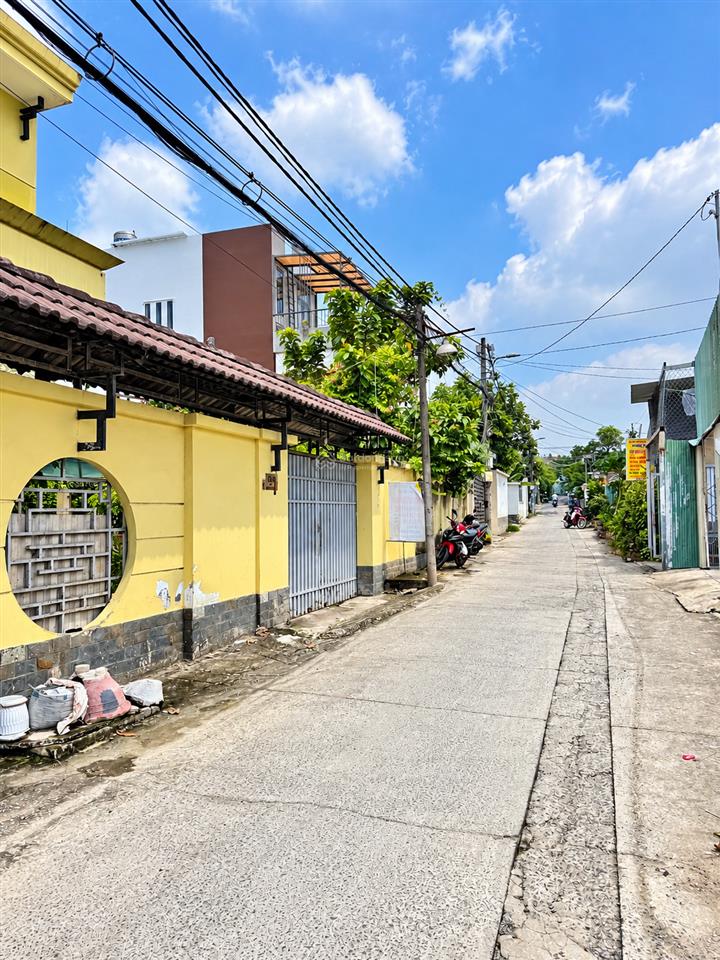 Chỉ 3,6 tỷ  nhà 54m view vinhomes  2pn  sổ vuông xe hơi vào tận cửa