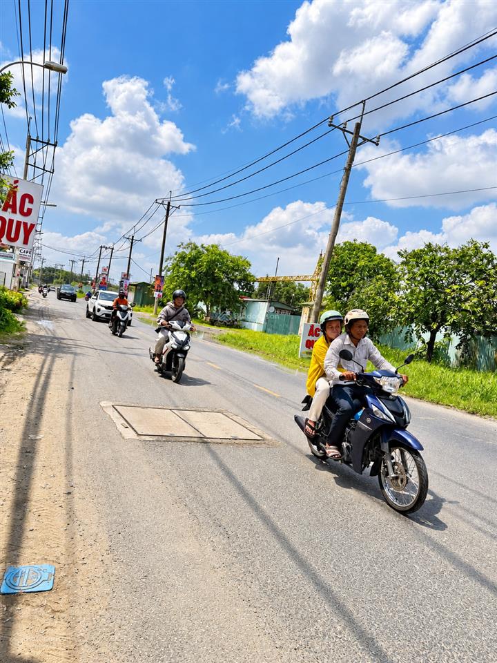 Nhà 5 tầng  50,4m  4pn  ô tô ngủ trong nhà  sát vinhomes grand park  chốt ngay 6 tỷ