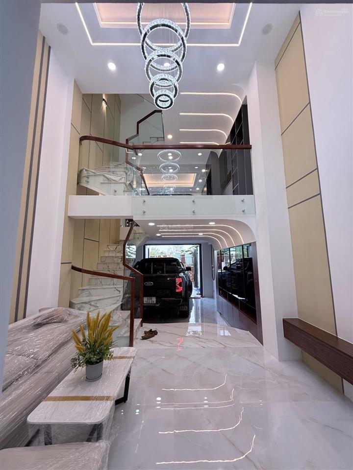 Nhà 5 tầng  50,4m  4pn  ô tô ngủ trong nhà  sát vinhomes grand park  chốt ngay 6 tỷ