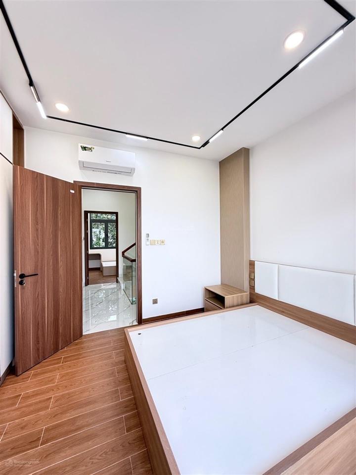 Nhà 5 tầng  50,4m  4pn  ô tô ngủ trong nhà  sát vinhomes grand park  chốt ngay 6 tỷ
