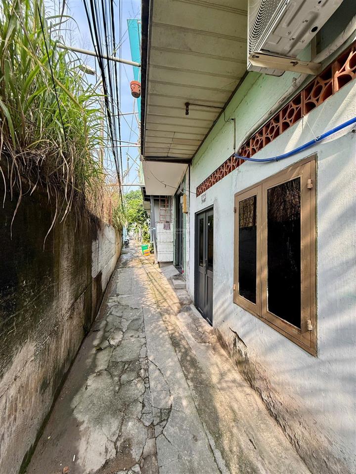 Nhà trung tâm man thiện 2,4 tỷ sổ hồng riêng, 1 trệt, 2 lầu, 2pn, 3wc, nội thất đầy đủ, ở ngay