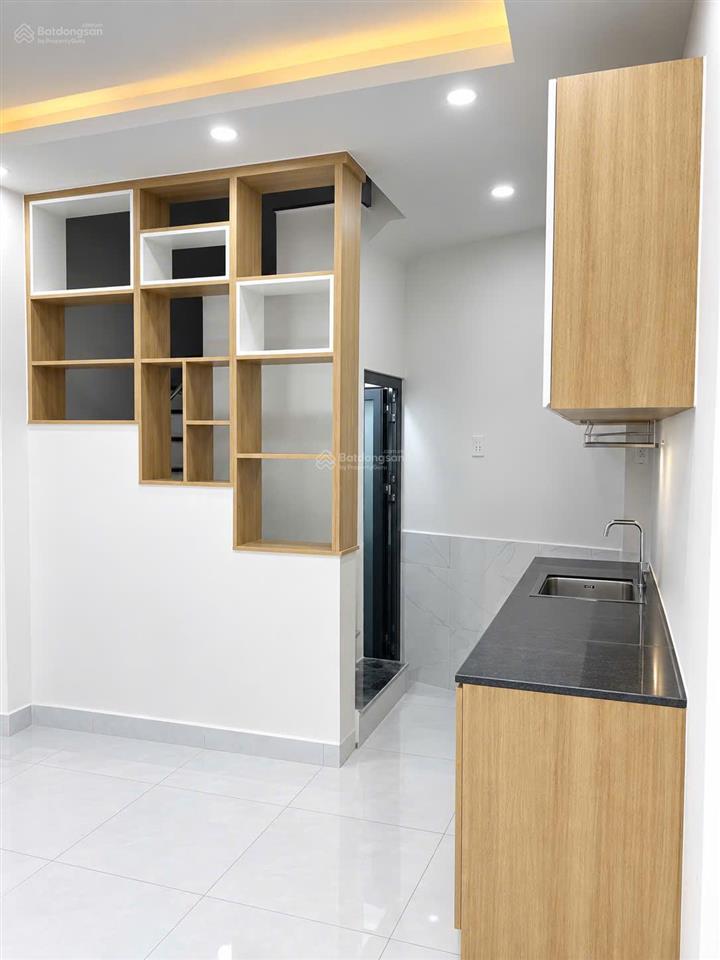 Nhà trung tâm man thiện 2,4 tỷ sổ hồng riêng, 1 trệt, 2 lầu, 2pn, 3wc, nội thất đầy đủ, ở ngay