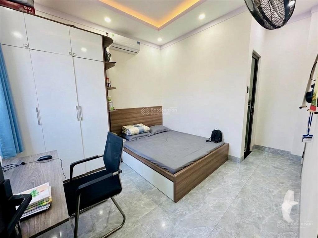 Chốt ngay 5 tỷ, căn góc khu nguyễn văn tăng, 90m2, đường 8m, vừa ở vừa làm văn phòng.
