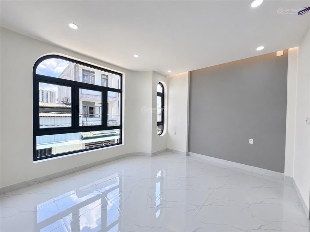 Nhà 3 tầng nguyễn xiển kế vinhomes, dt 124m2, đường ô tô, giá nhỉnh 4 tỷ