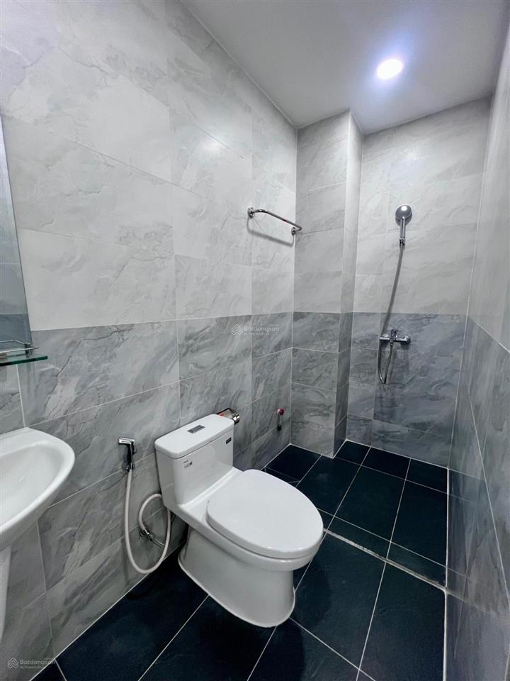 Nhà 3 tầng nguyễn xiển kế vinhomes, dt 124m2, đường ô tô, giá nhỉnh 4 tỷ