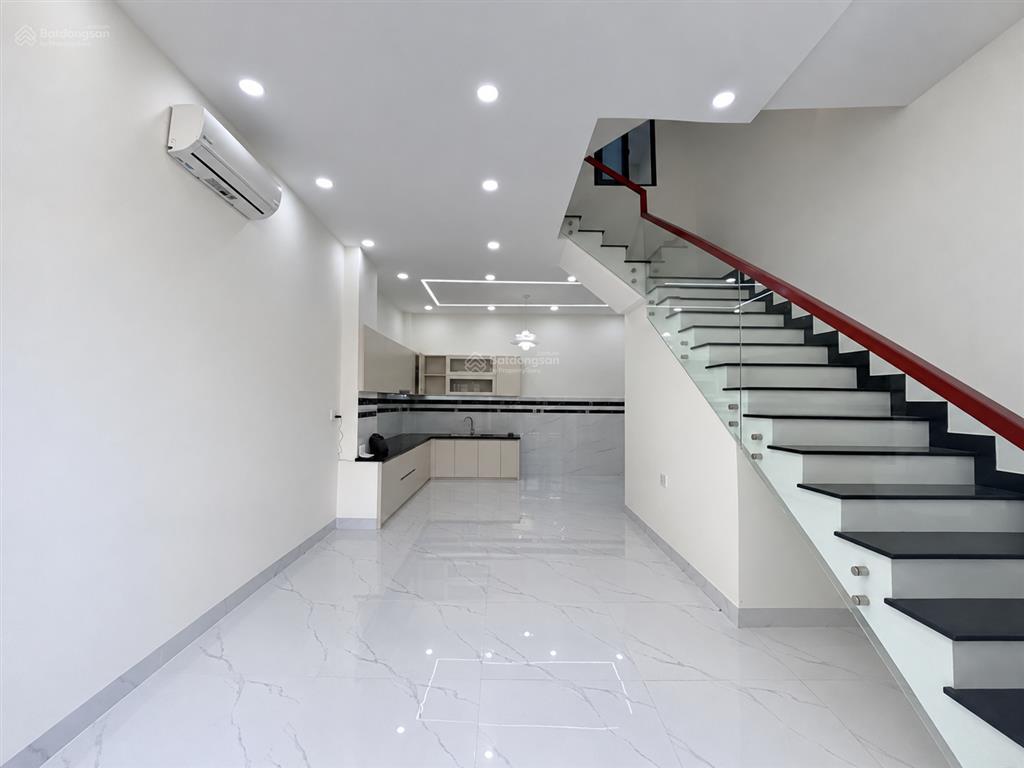Nhà 3 tầng nguyễn xiển kế vinhomes, dt 124m2, đường ô tô, giá nhỉnh 4 tỷ