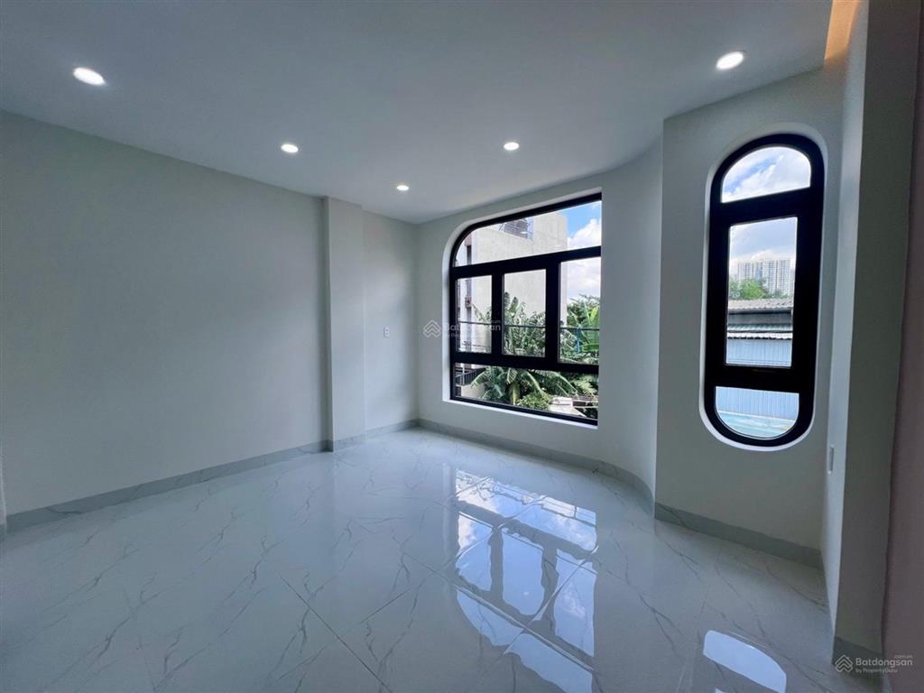 Nhà 3 tầng nguyễn xiển kế vinhomes, dt 124m2, đường ô tô, giá nhỉnh 4 tỷ