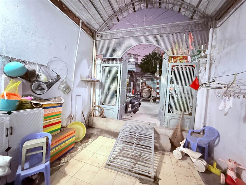 Nhỉnh 3 tỷ 72m2. đông hưng thuận xe hơi quay đầu dòng tiền 5tr/thang