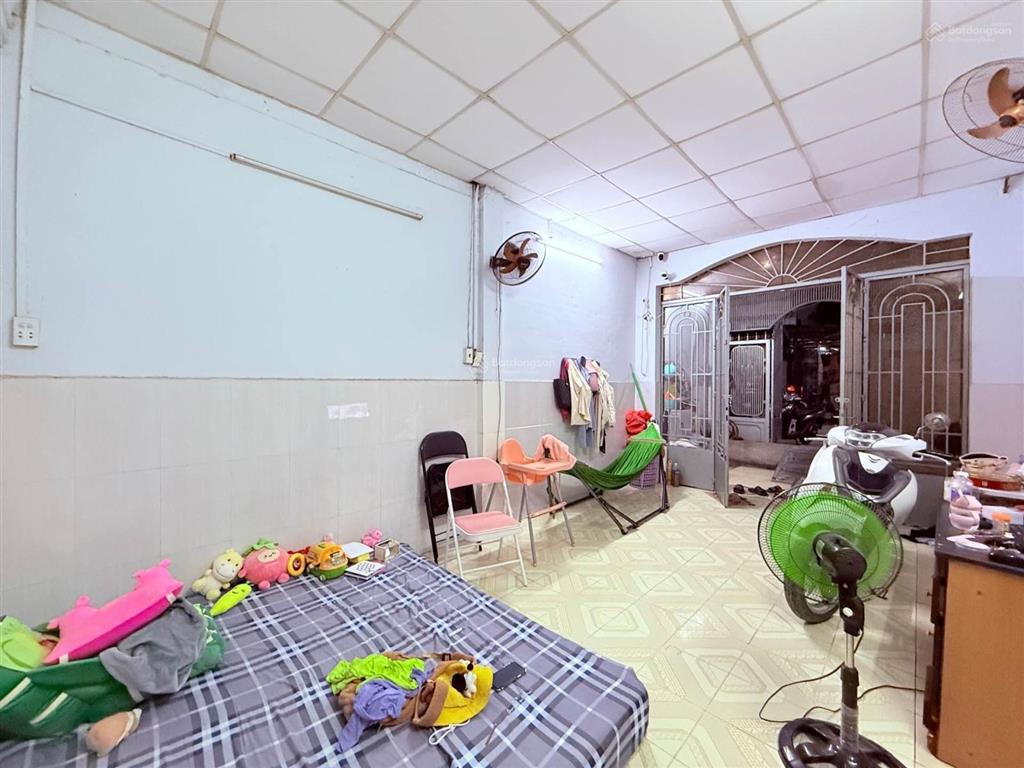 Nhỉnh 3 tỷ 72m2. đông hưng thuận xe hơi quay đầu dòng tiền 5tr/thang