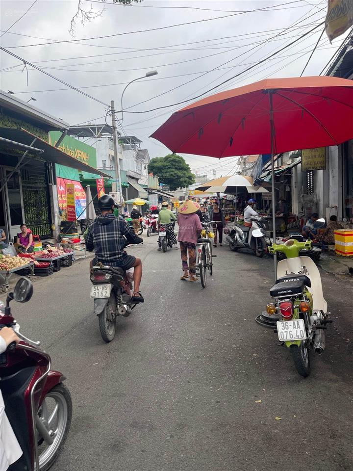 Mặt tiền chợ đông thạnh  có sẵn nhà cấp 4 đang bán rau củ. 168m2 diện tích to