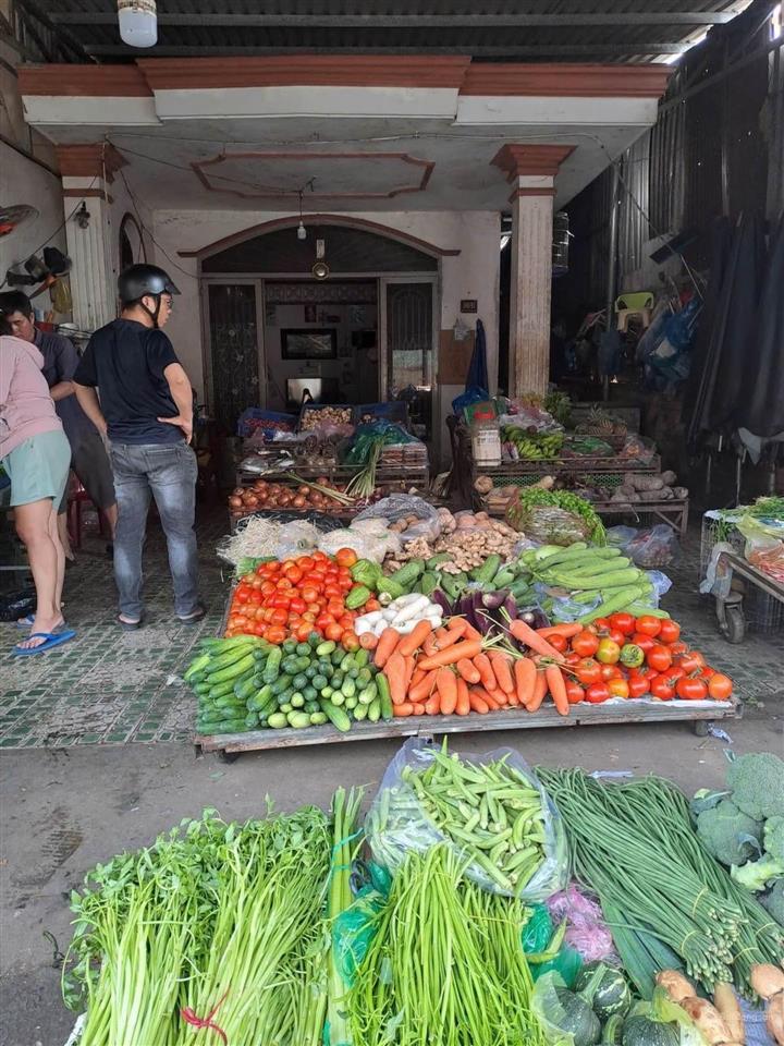 Mặt tiền chợ đông thạnh  có sẵn nhà cấp 4 đang bán rau củ. 168m2 diện tích to