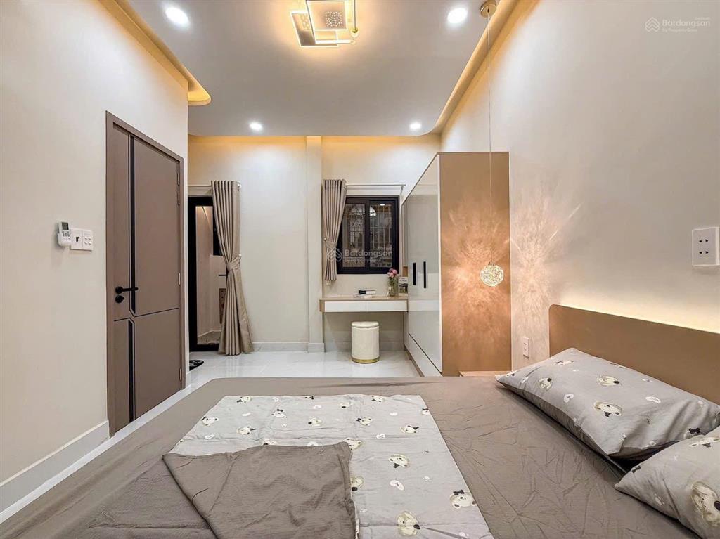 Lên sóng nhà mới 3tầng phan văn trị p11 qbt (nay là p.bình lợi trung) diện tích 5 * 4m sổ v