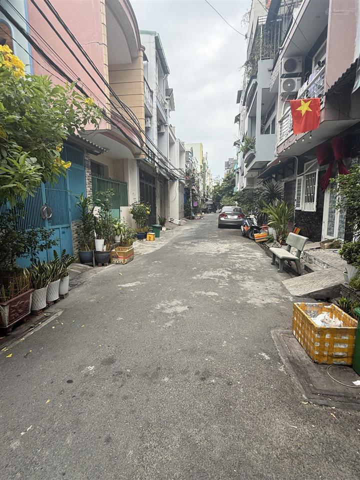 Ngay hoa bình, gần ngã 4 bốn xã, đường 7m thông  nhà chính chủ  2 tầng, 4x14m  giá 6.15 tỷ tl