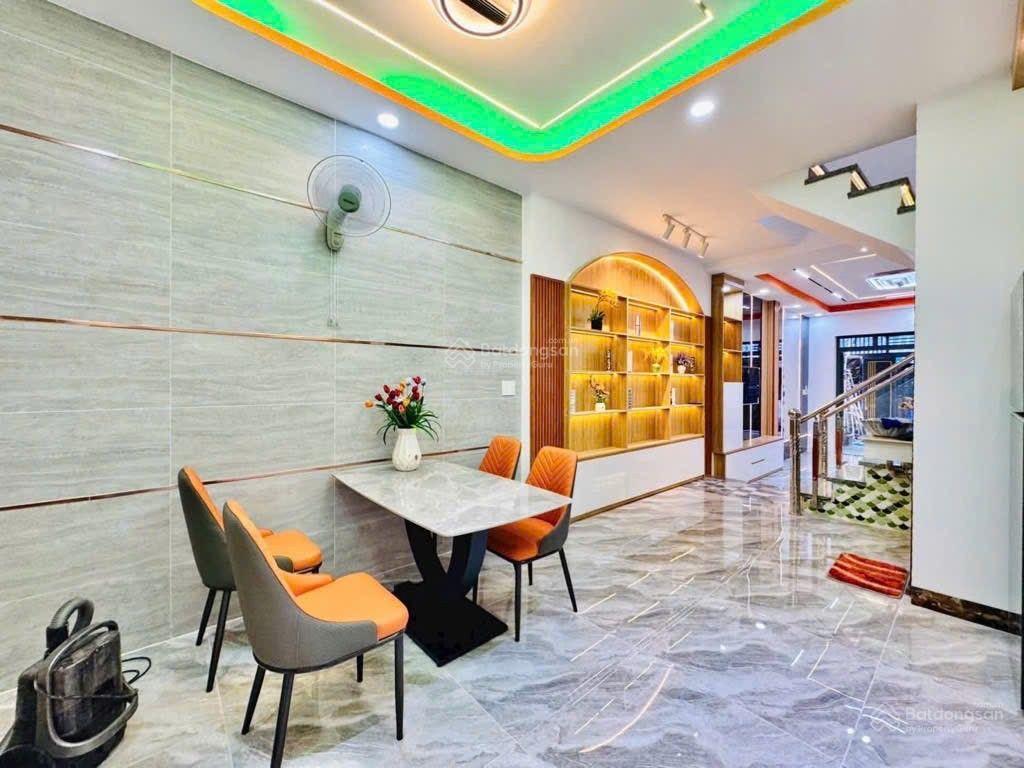 Hẻm xe hơi gần emart 2 phan huy ích phạm văn bạch quang trung3 tầng 4m x 18m  7.65 tỷ