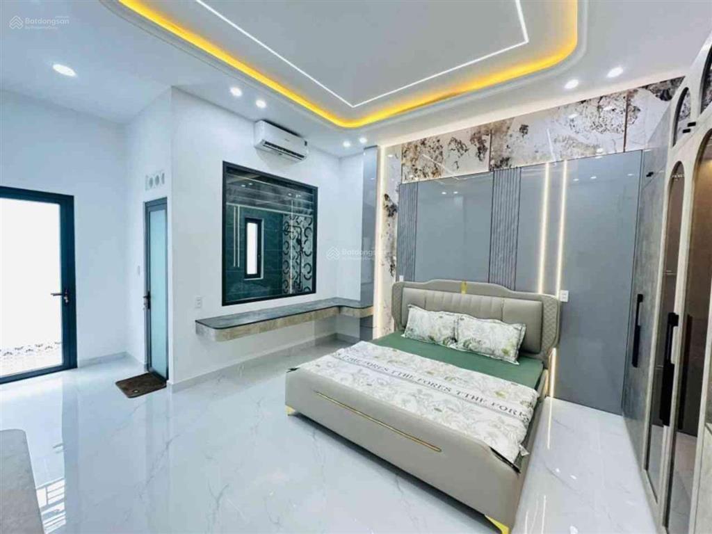 Nhà mới 100% phan huy ích có phòng ngủ dưới trệt cho người lớn tuổi hxh.dt 4,2x22(94,2m)giá 9.3 tỷ