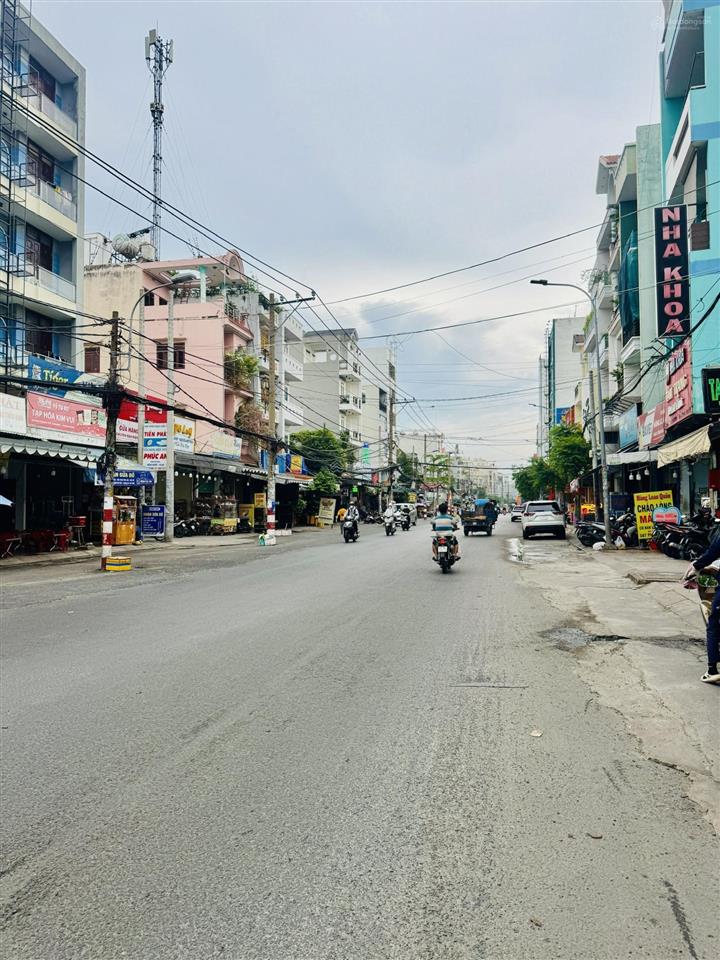 Mặt tiền kinh danh lộ nhựa 24m ngay chợ phạm văn bạch tân sơn tân bình 2 tầng 5,3m x 25m 19,9 tỷ