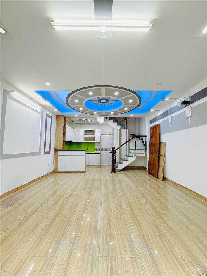Huỳnh văn bánh  phú nhuận hơn 40m2
nhà đẹp 5 tầng hxh đỗ cửa ở ngay 4 pn