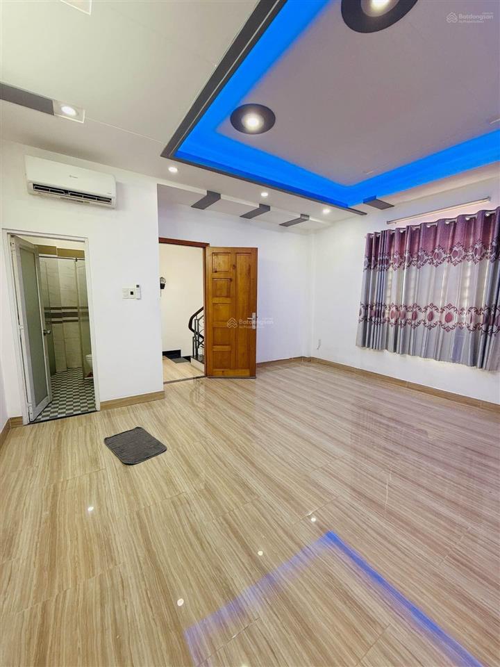 Huỳnh văn bánh  phú nhuận hơn 40m2
nhà đẹp 5 tầng hxh đỗ cửa ở ngay 4 pn