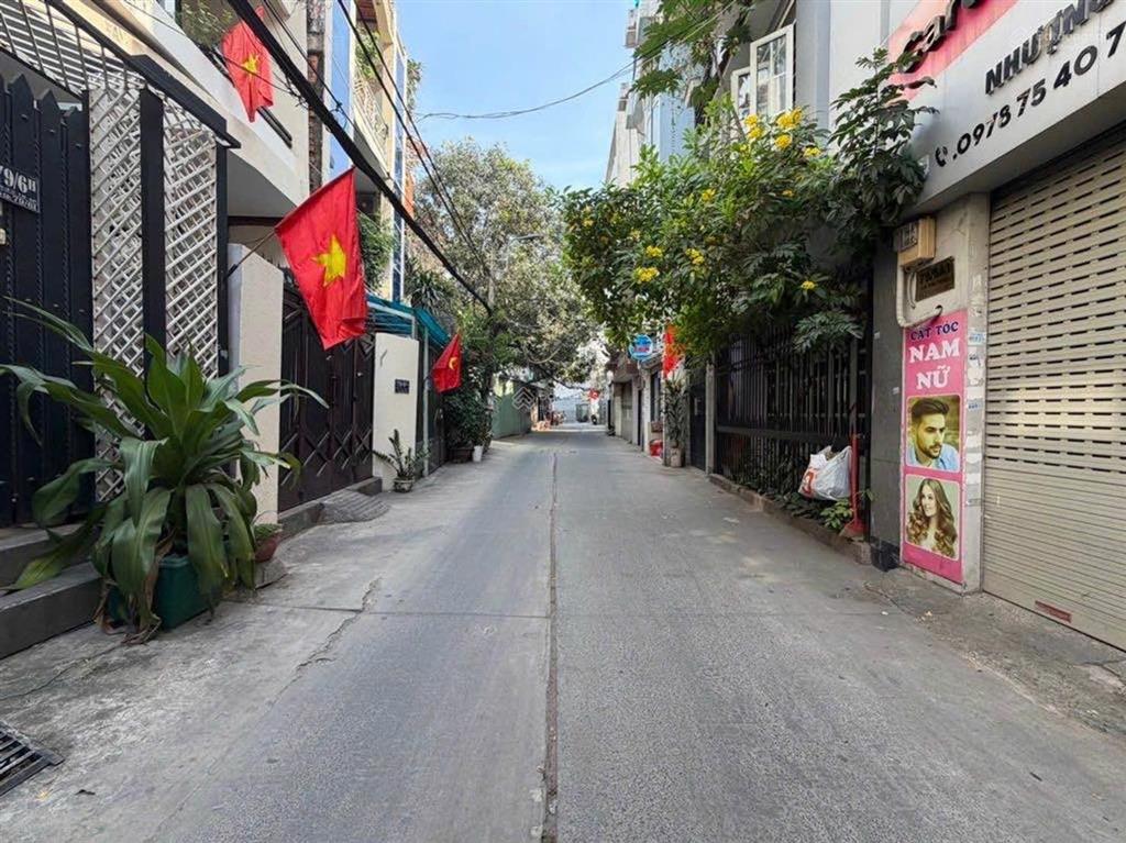 Ngang bề thế 7.4m  p.25 bình thạnh kế bên đại học hutech