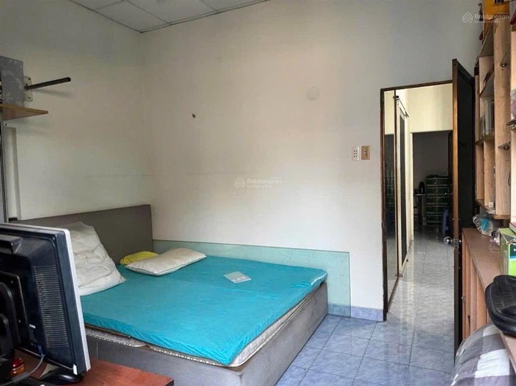 Ngang bề thế 7.4m  p.25 bình thạnh kế bên đại học hutech