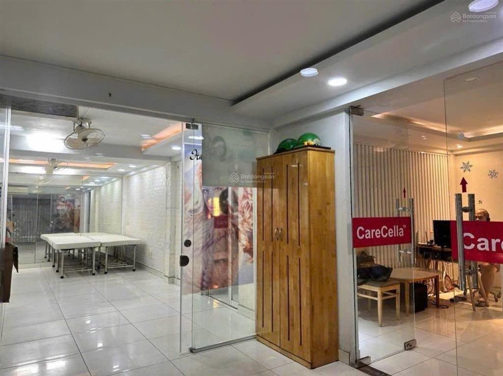 Ngang bề thế 7.4m  p.25 bình thạnh kế bên đại học hutech