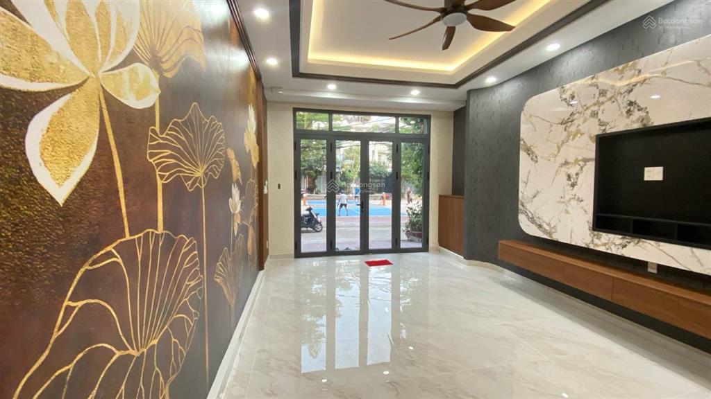 Thông số vàng, không quy hoạch. không lộ giới  vỉa hè 5m  chủ đang nhiệt ( 0909 716 ***)