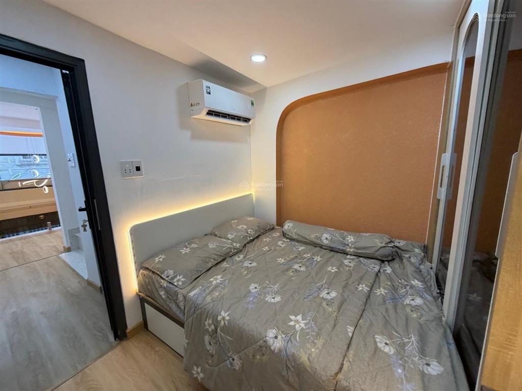 Chủ nhiệt 200tr  bán nhà 3t 4pn 4wc, 35m2  làng xóm quận 1