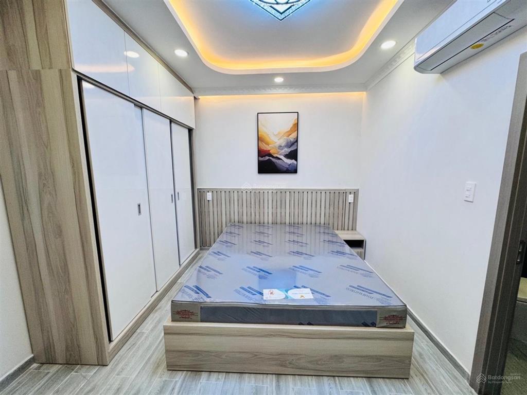 Chủ cắt lỗ tiếp tục giảm 500tr  nhà phú nhuận 5 tầng, 5 pn, dt 50 m2  xe hơi ngủ trong nhà