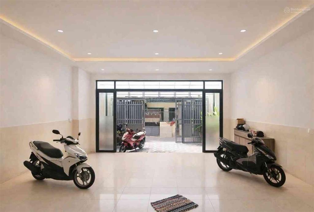 Nhà nở hậu nội thất cao cấp. ngang hơn 5m, hiếm có trong khu vực quang trung cách mặt tiền 50m
