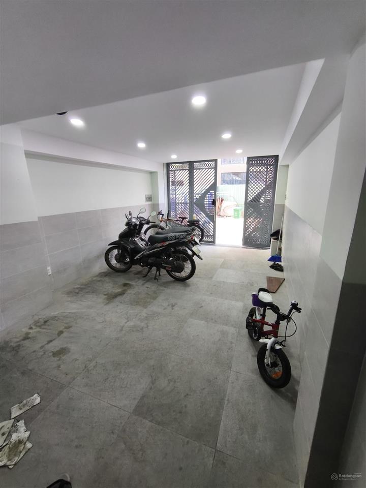 Chính chủ mb kinh doanh 55m²  nửa trệt+ l1