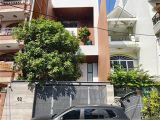 Chủ cần bán nhanh căn nhà 3 tầng giá bằng tiền đất có 5 phòng và thang máy