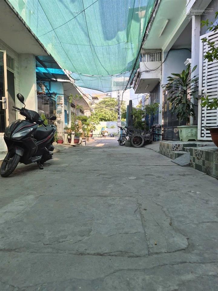 Bán đất tặng nhà gò vấp  nhỉnh 6 tỷ  80m2  hxh ô tô đỗ cửa  xây chdv hoặc nhà ở