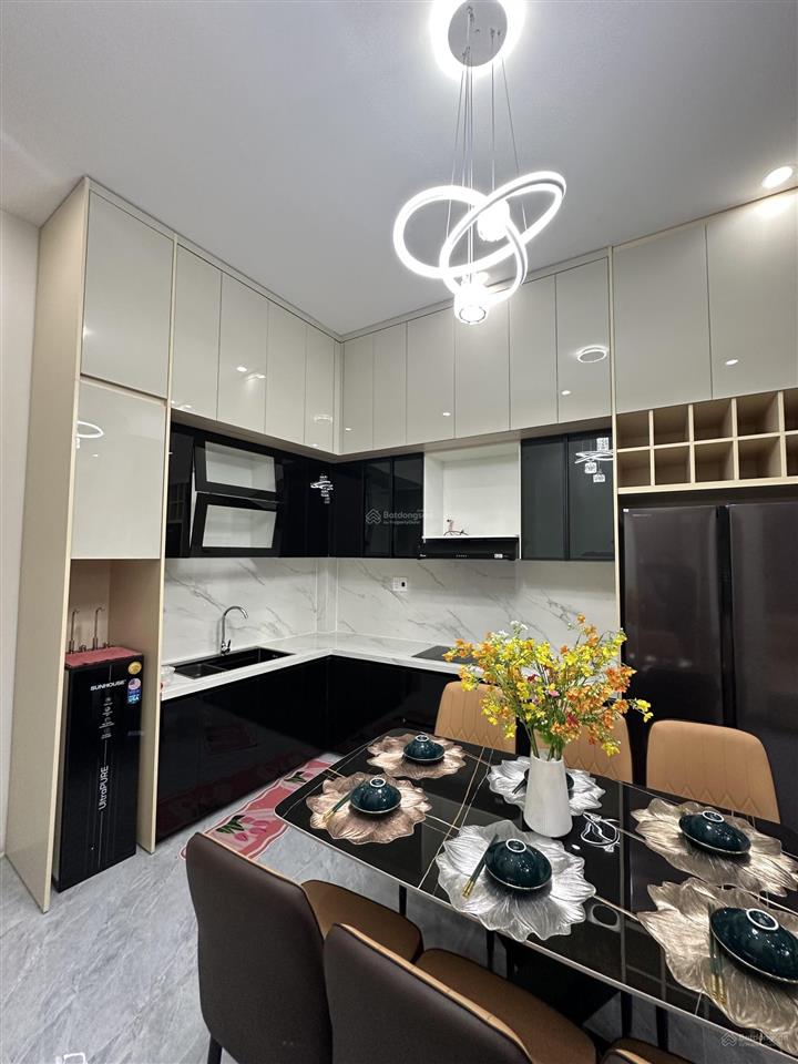 Chào bán căn nhà villa mini kiệt ô tô đậu đỗ trước nhà