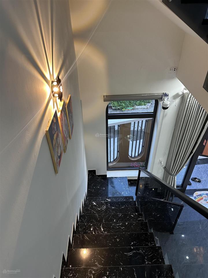 Chào bán căn nhà villa mini kiệt ô tô đậu đỗ trước nhà