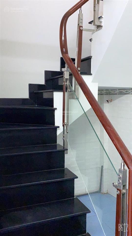 Bán nhà 64m2  6,1 tỷ xíu  lạc long quân  gần âu cơ  đầm sen
