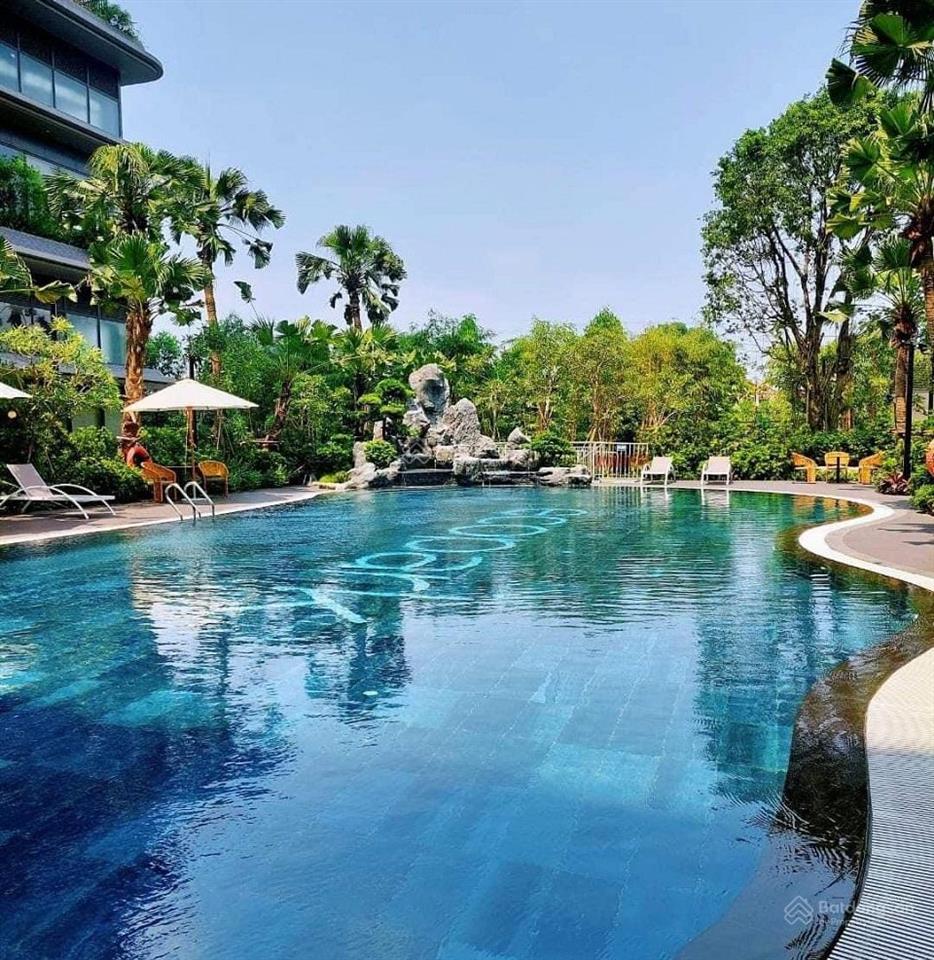 Bán nhanh căn hộ 2 phòng ngủ 2 wc view hồ thiên nga toà landmark ecopark, nội thất đẹp