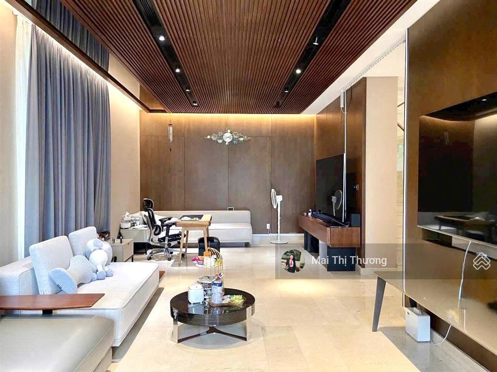 Cho thuê  biệt thự góc 3 mặt tiền phú mỹ hưng quận 7, nhà đẹp diện tích sửa dụng 600m2  4pn