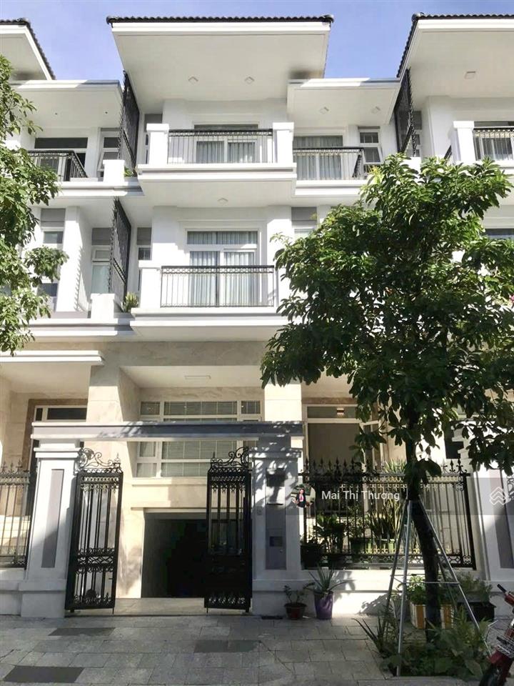 Cho thuê biệt thự quận 7 5pn, full nội thất có hầm, có thang máy giá thuê 52tr/th  0909 462 ***