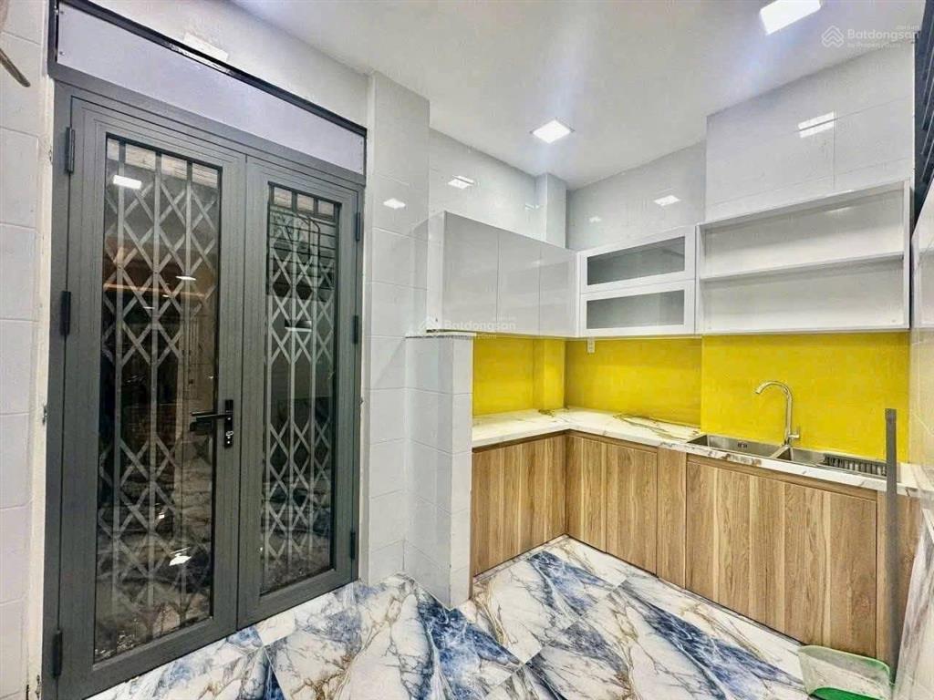 Nhà mới, 3 tầng ( 4x11m), hẻm thông 28/ dương bá trạc p2 q8