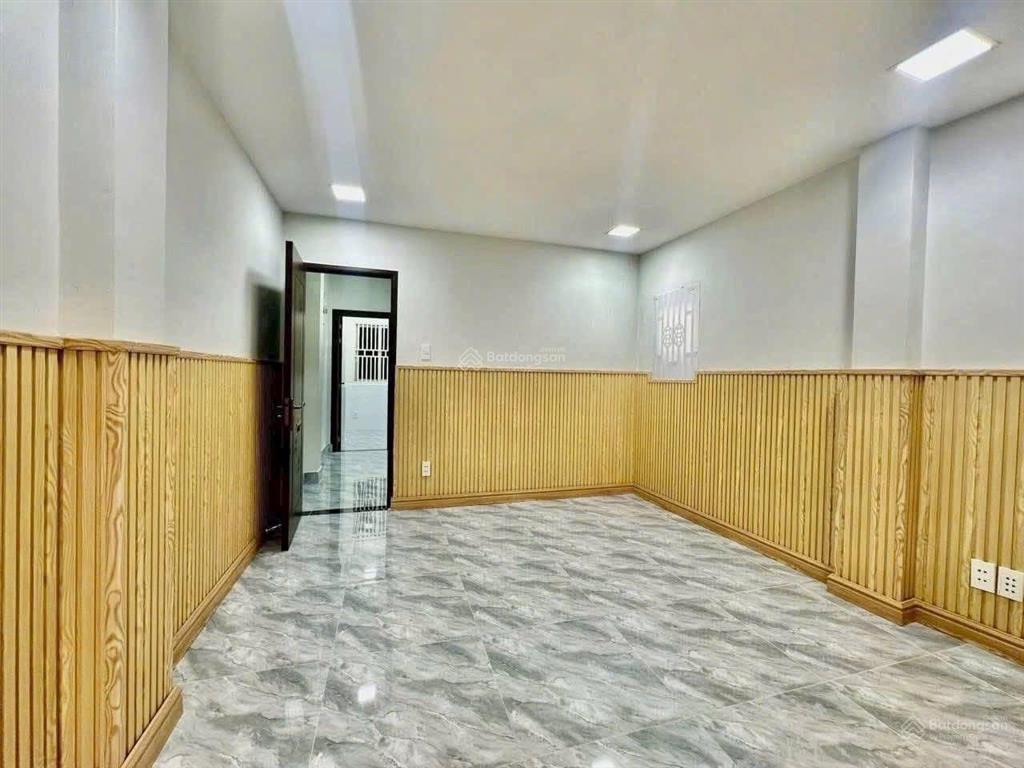 Nhà mới, 3 tầng ( 4x11m), hẻm thông 28/ dương bá trạc p2 q8