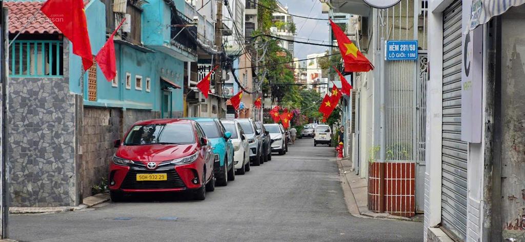 Bán nhà trần quang diệu quận 3, căn góc 4 tầng, hẻm xe hơi, ở ngay không cần sửa, sổ riêng.