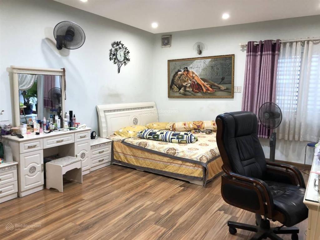 Bán nhà trần quang diệu quận 3, căn góc 4 tầng, hẻm xe hơi, ở ngay không cần sửa, sổ riêng.