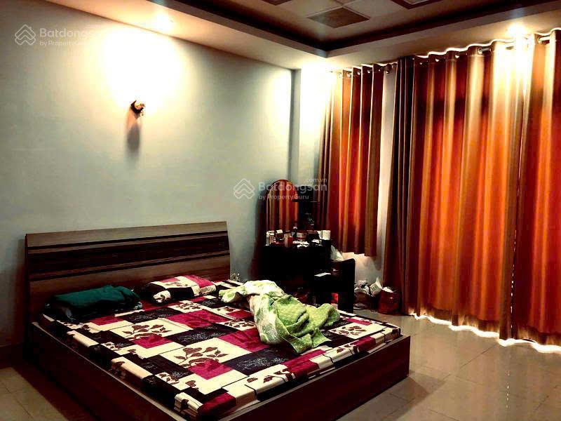 Nhà trung tâm quận 3, xe hơi vào nhà, góc 2 mặt thoáng, 4 tầng, 4 không gian, ngang 4,8m, sổ riêng.