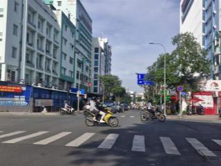 Nhà trung tâm quận 3, xe hơi vào nhà, góc 2 mặt thoáng, 4 tầng, 4 không gian, ngang 4,8m, sổ riêng.