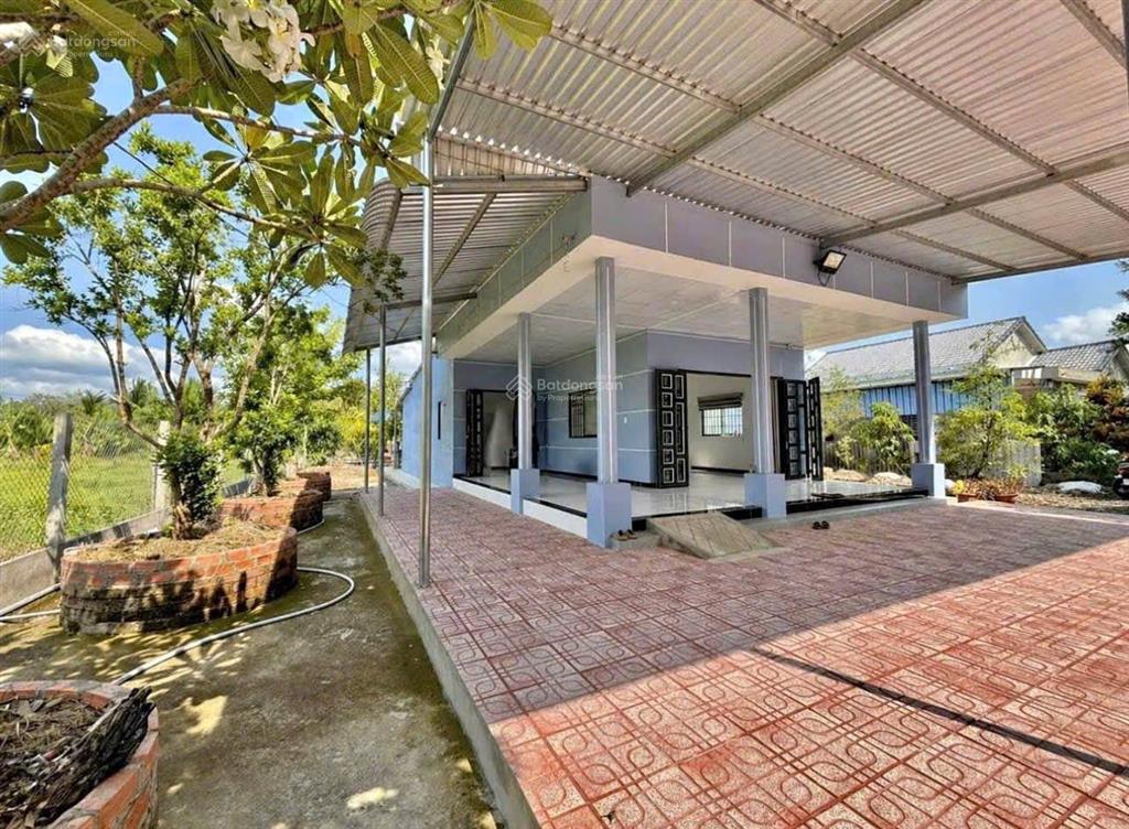 Bán nhà vườn chơn thành diện tích 1385,4m2, chỉ 600tr để đi nước ngoài