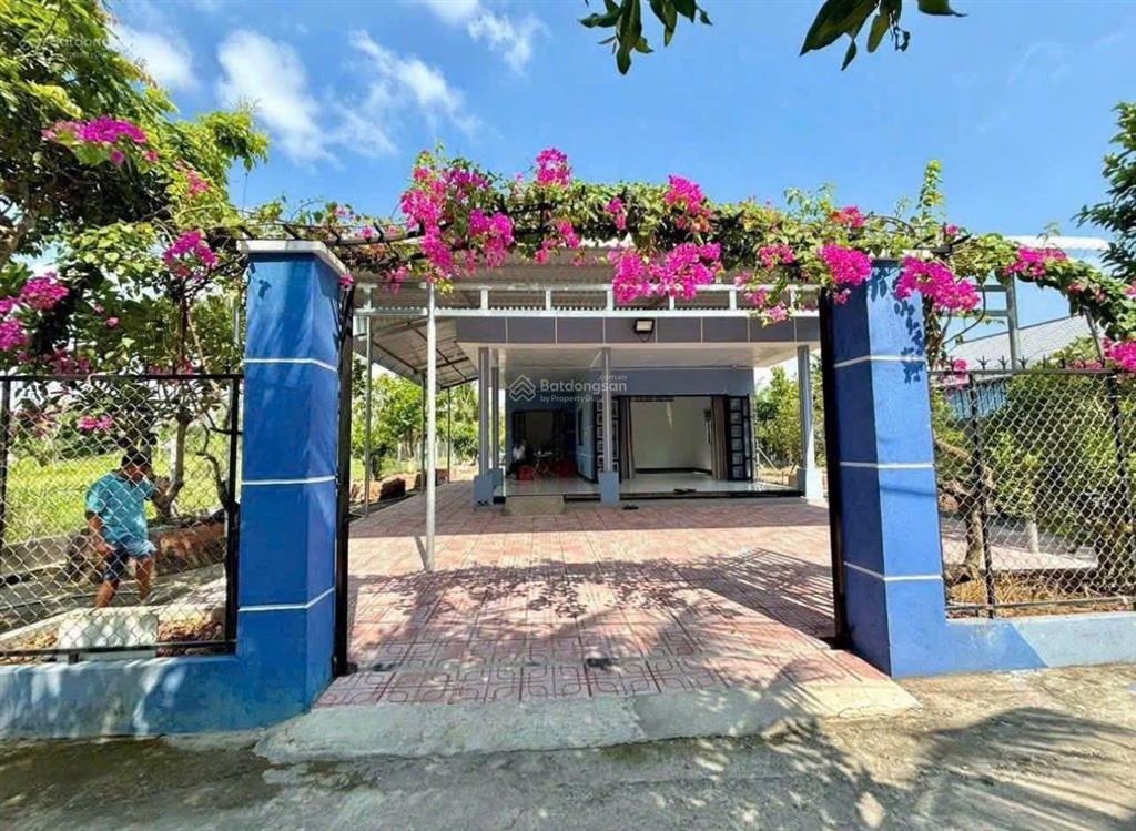 Bán nhà vườn chơn thành diện tích 1385,4m2, chỉ 600tr để đi nước ngoài