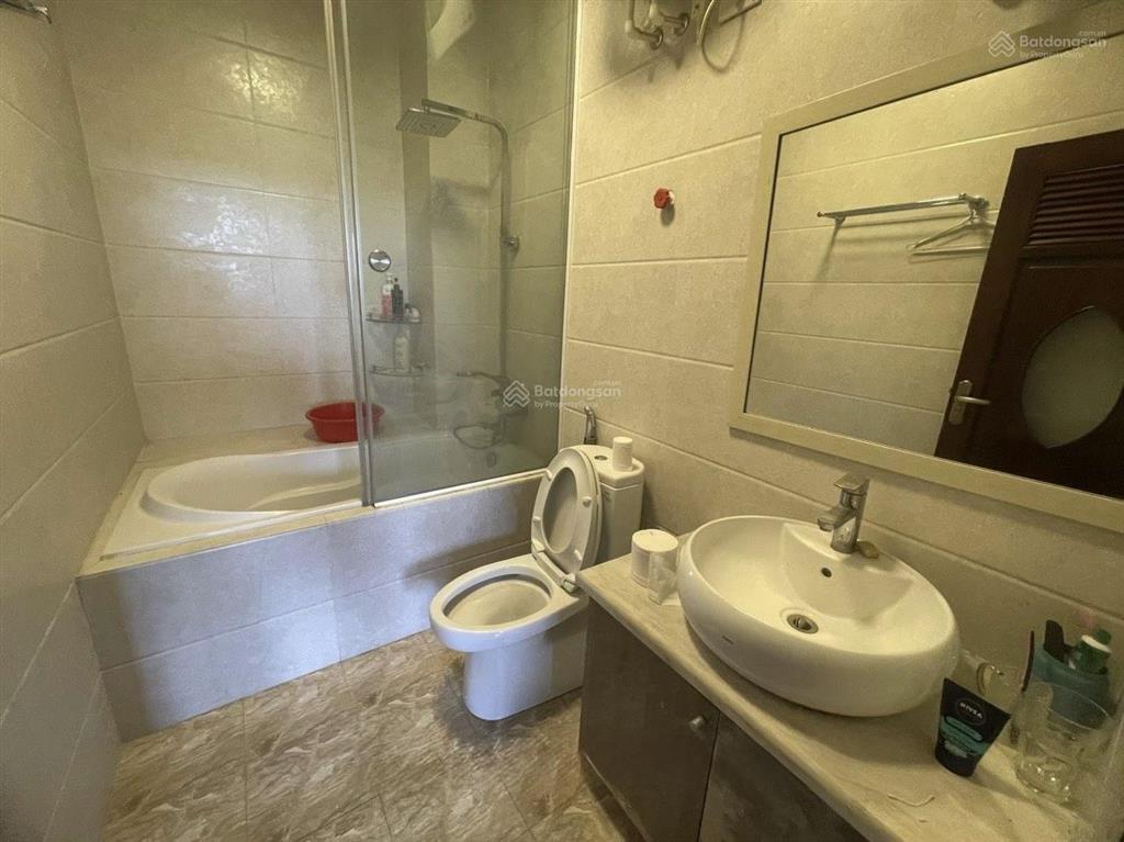 Cho thuê nhà riêng 5pn, 4wc, 14 triệu, 100m2 tại số 2a ngõ 266 bắc cầu, hà nội