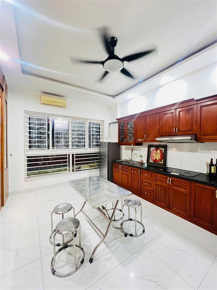 Bán nhà trần quốc hoàn cầu giấy hơn 9 tỷ nhà 5 tầng gần ô tô tránh