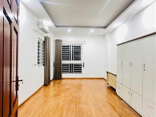 Bán nhà trần quốc hoàn cầu giấy hơn 9 tỷ nhà 5 tầng gần ô tô tránh