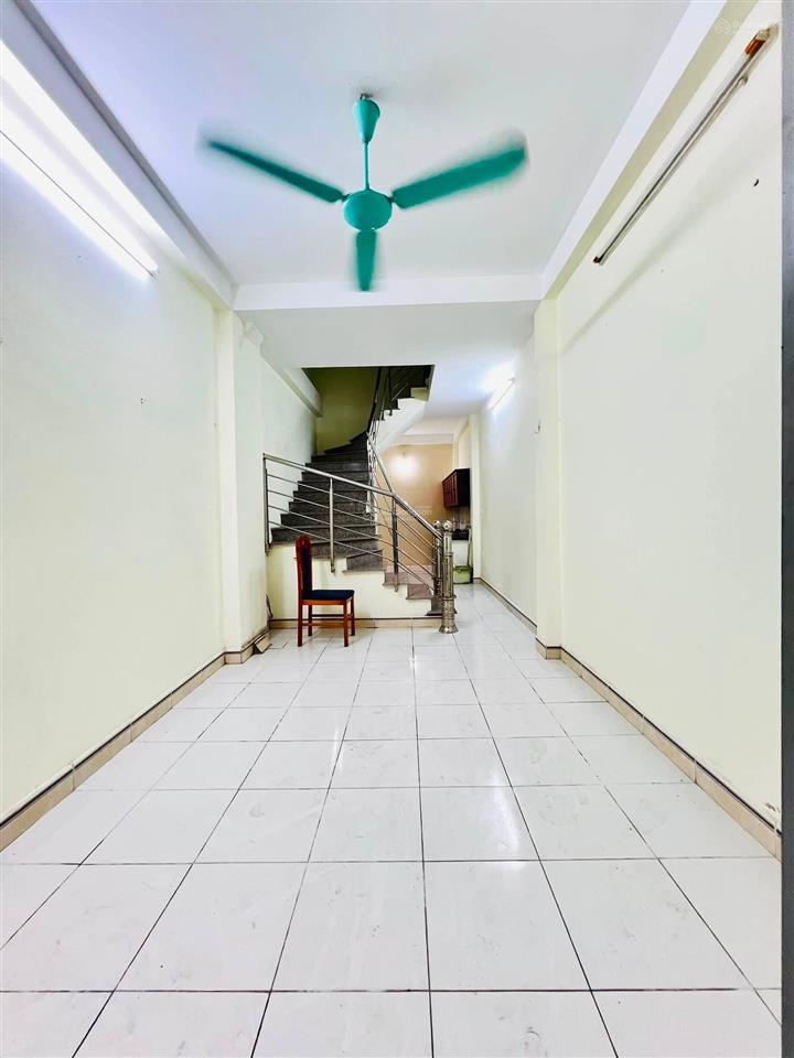 Bán nhà cầu giấy, gần xuân thủy, khoảng 7 tỷ, 40m2, cực gần phố